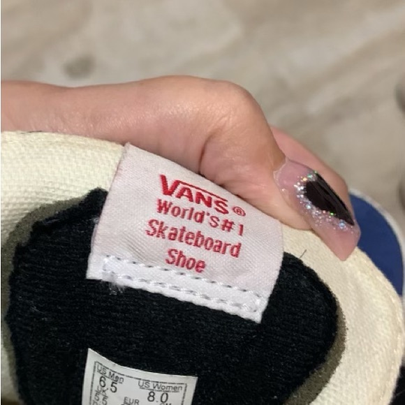 Vans - Picture 2 of 4